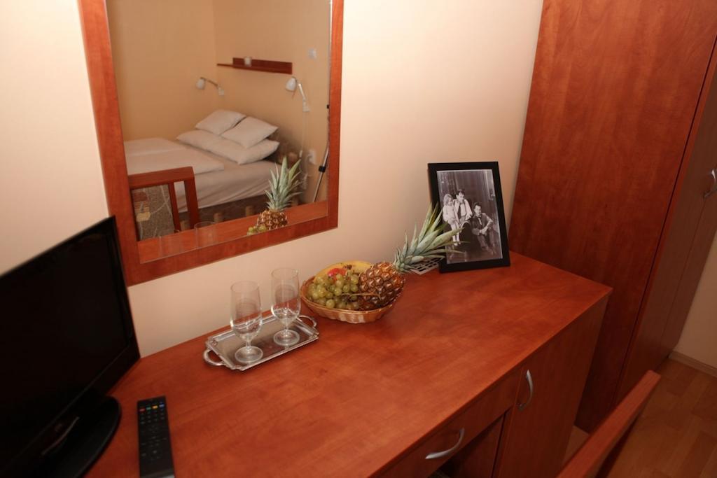 Stan Es Panzio Bed & Breakfast Balatonalmadi Phòng bức ảnh